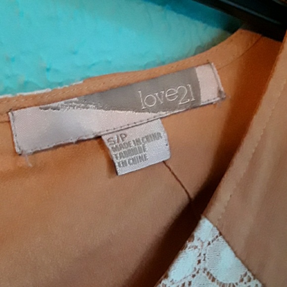 A orange cream dress - Picture 2 of 4